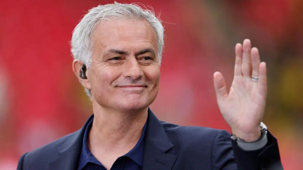 Which person says no to Benfica? - Mourinho touches down for negotiations
