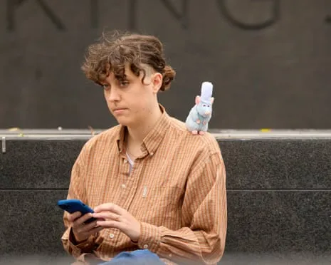 ‘People give me a wide berth’: My unusual seven days of wearing shoulder pals